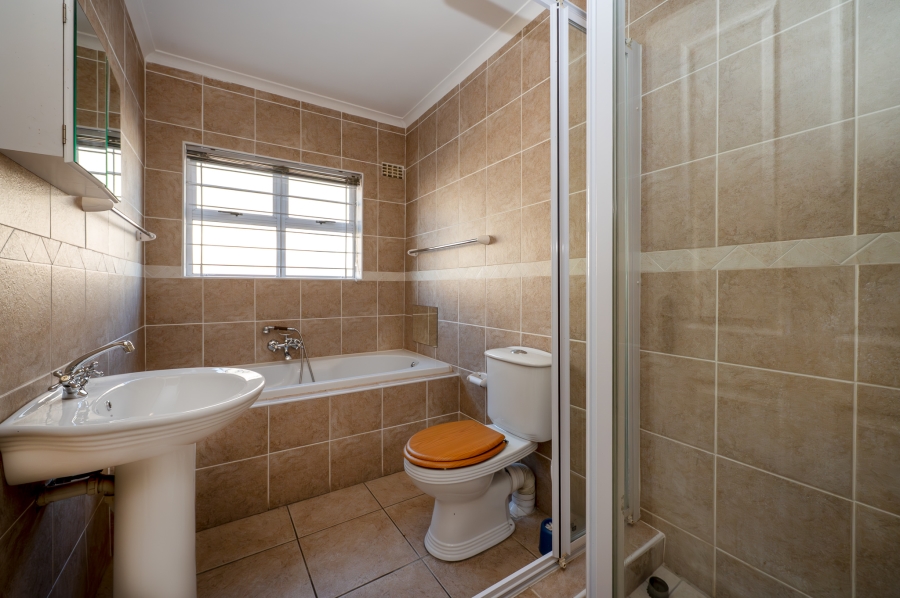 3 Bedroom Property for Sale in Zevenzicht Western Cape